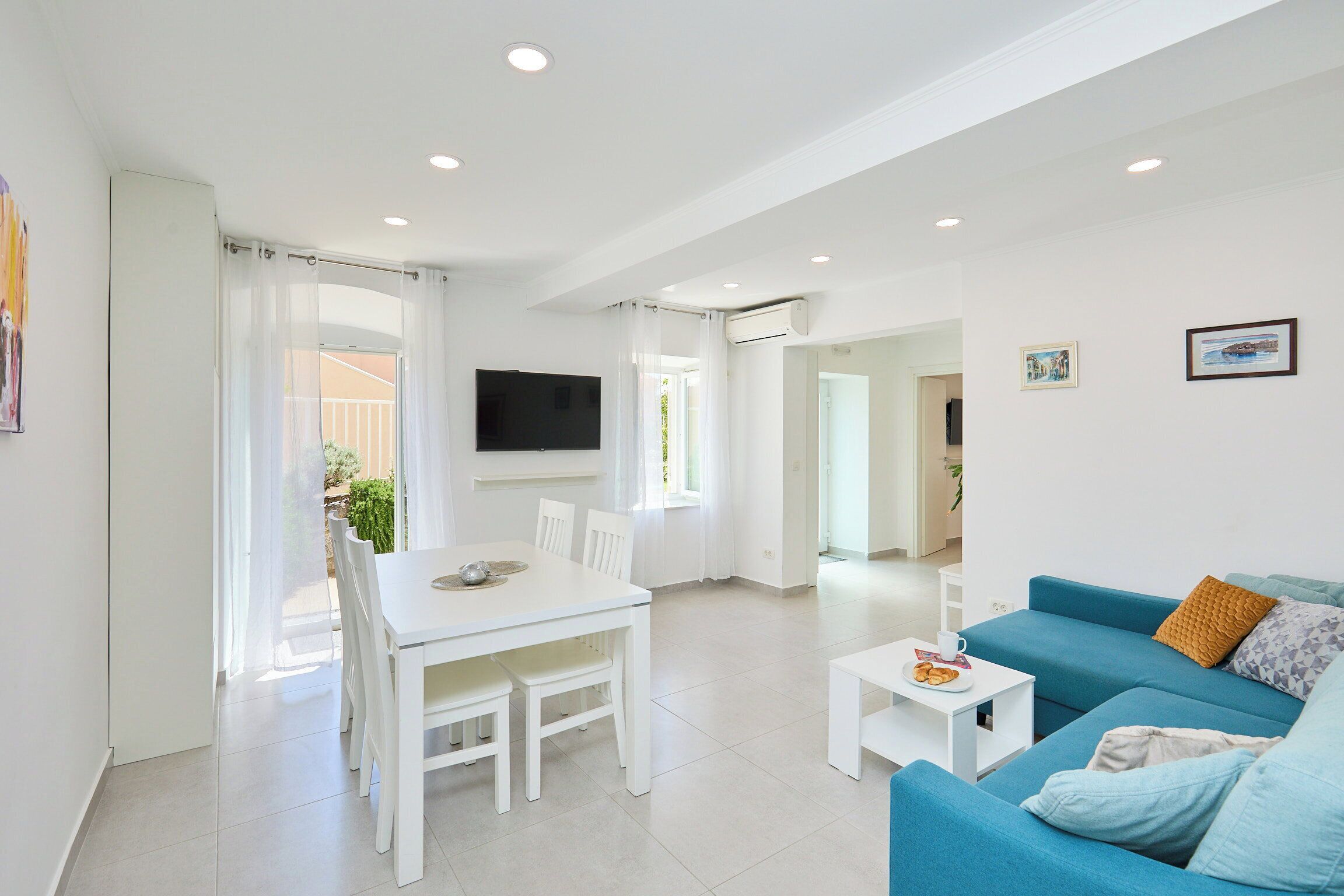 Apartment (2 Bedrooms) | Living room | Flat-screen TV