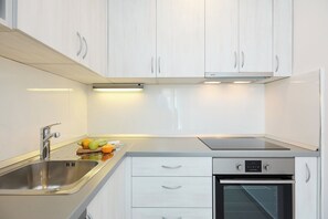 公寓 (2 Bedrooms) | 私人廚房 | 大型雪櫃/冰箱、微波爐、焗爐、爐具