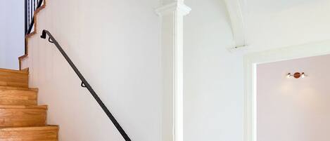 Apartment (2 Bedrooms) | Staircase