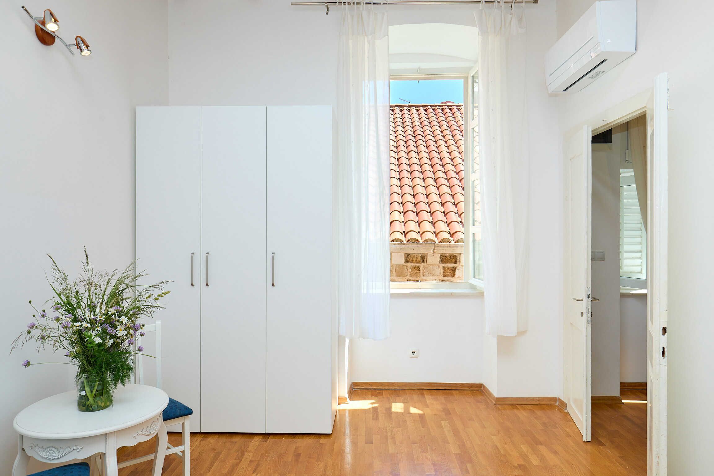 2 chambres, fer et planche à repasser, lits bébé (en supplément)