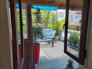 Apartamento clásico, 1 habitación, vistas al patio, en la zona del patio | 1 dormitorio, escritorio, cunas gratuitas y cuna de viaje