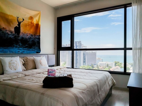 2-Bedroom Condo | Blendingsgardiner og wi-fi (inkludert)