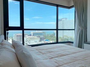 2-Bedroom Condo | Blendingsgardiner og wi-fi (inkludert)