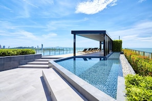 2 piscines extérieures
