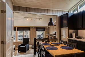 Cabin, 2 Bedrooms | Private kitchen | Full-size fridge, stovetop, dishwasher, coffee/tea maker - Bitigrenda L (Øystre Slidre)