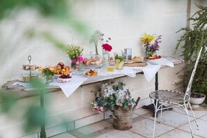 Breakfast buffet - B&B Filobrocante (Torre Santa Susanna)