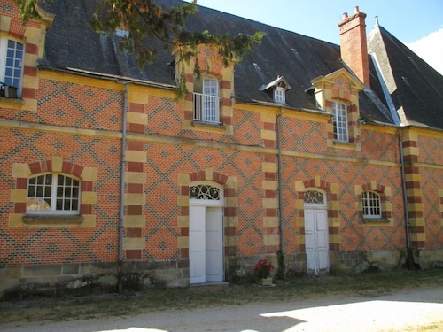 Renoviertes Gîte im Château d'Avrilly, 3 Schlafzimmer, Haustiere erlaubt, WLAN in Trévol