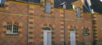 Renovated gîte at Château d'Avrilly, 3 bedrooms, pets allowed, wifi in Trévol