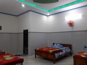 Shared Dormitory | Soundproofing, iron/ironing board, bed sheets - Nha Nghi Viet Sang (La Gi)
