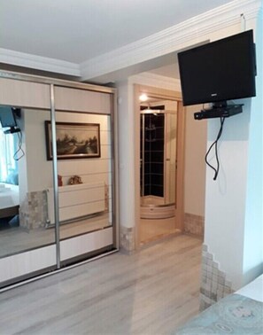 Triple Room | Living area | LCD TV