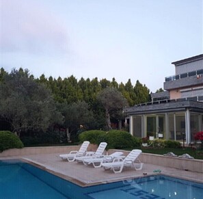 Kolam renang terbuka