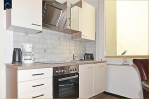 Kühlschrank, Ofen, Herdplatte, Geschirrspüler