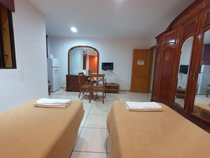 Dorama Private Room 3 wifi free shared toilet(DOS CAMAS DE 90x200 INDIVUDUALES)CON VISTA EXTRA GRAND | Free WiFi, bed sheets - Doramas Private Rooms Shared Toilet (San Bartolomé de Tirajana)