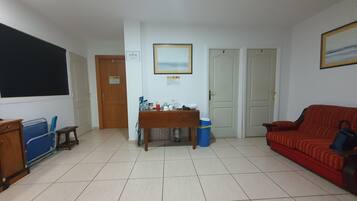 Buồng tắm vòi sen, khăn tắm
