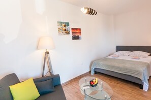 Studio | Individually decorated, individually furnished, free WiFi, bed sheets - Apartments Karolina (Opatija)