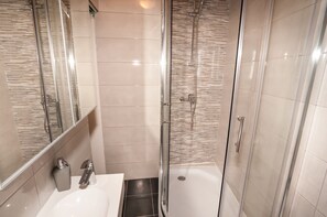 Classic Apartment | Bathroom | Shower, hair dryer, towels, soap - Apartments Karolina (Opatija)