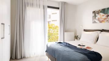 1 bedroom, premium bedding, in-room safe, desk