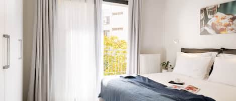 1 bedroom, premium bedding, in-room safe, desk