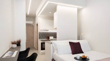 1 bedroom, premium bedding, in-room safe, desk