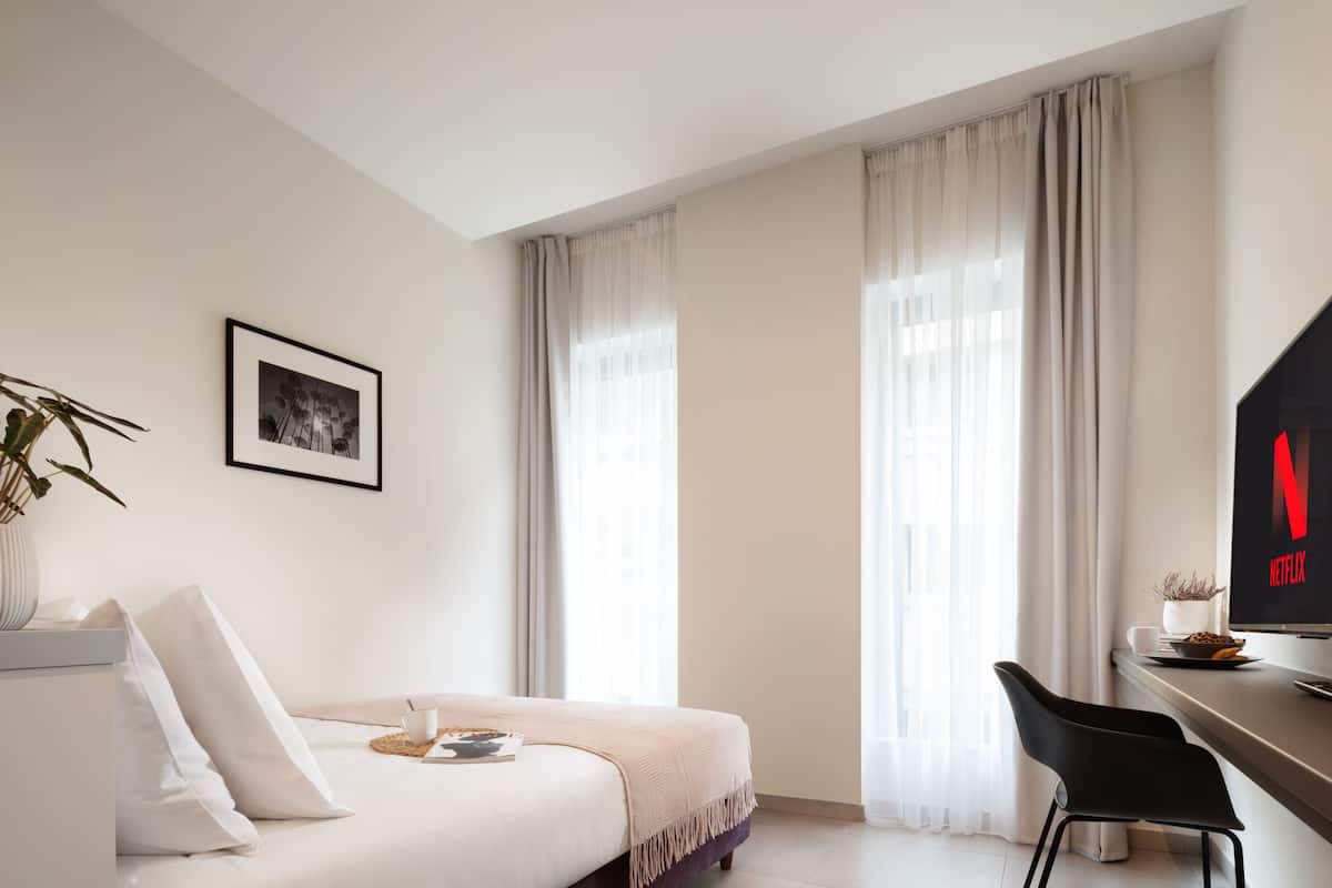 1 bedroom, premium bedding, in-room safe, desk