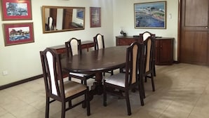 Villa | Repas dans la chambre
