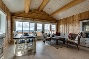 小屋, 3 间卧室 | 起居区 | 壁炉