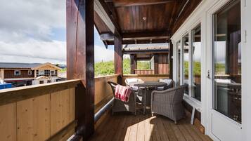 Cabin, 3 Bedrooms | Terrace/patio