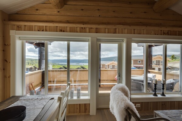 Cabaña, 3 habitaciones | Zona de estar | Una chimenea