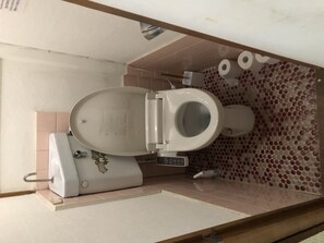 Comfort-Haus (Private Vacation Home) | Badezimmer | Badewanne und Dusche (separat), Komfortbadewanne