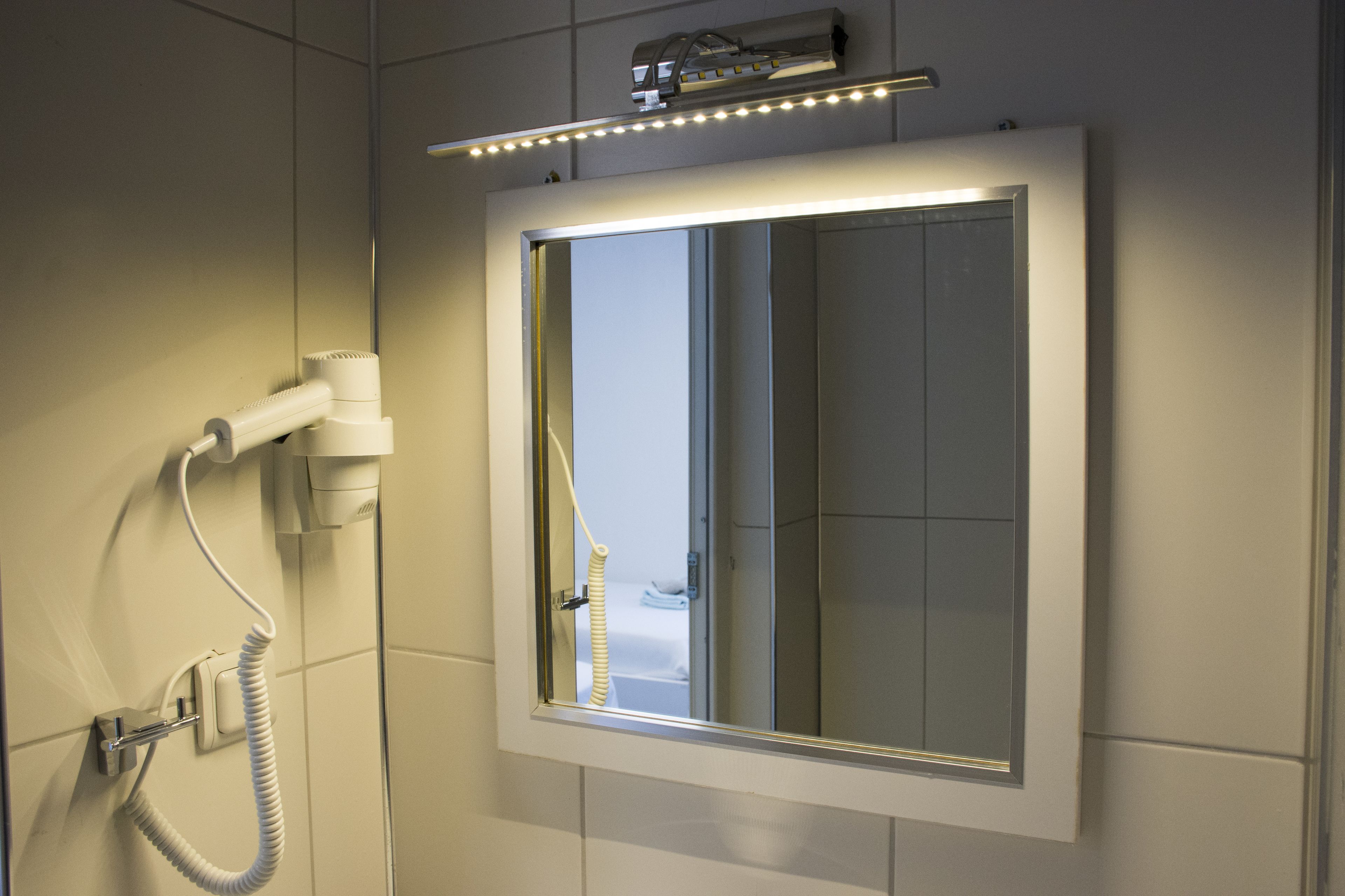 shower, rainfall showerhead, free toiletries, hair dryer