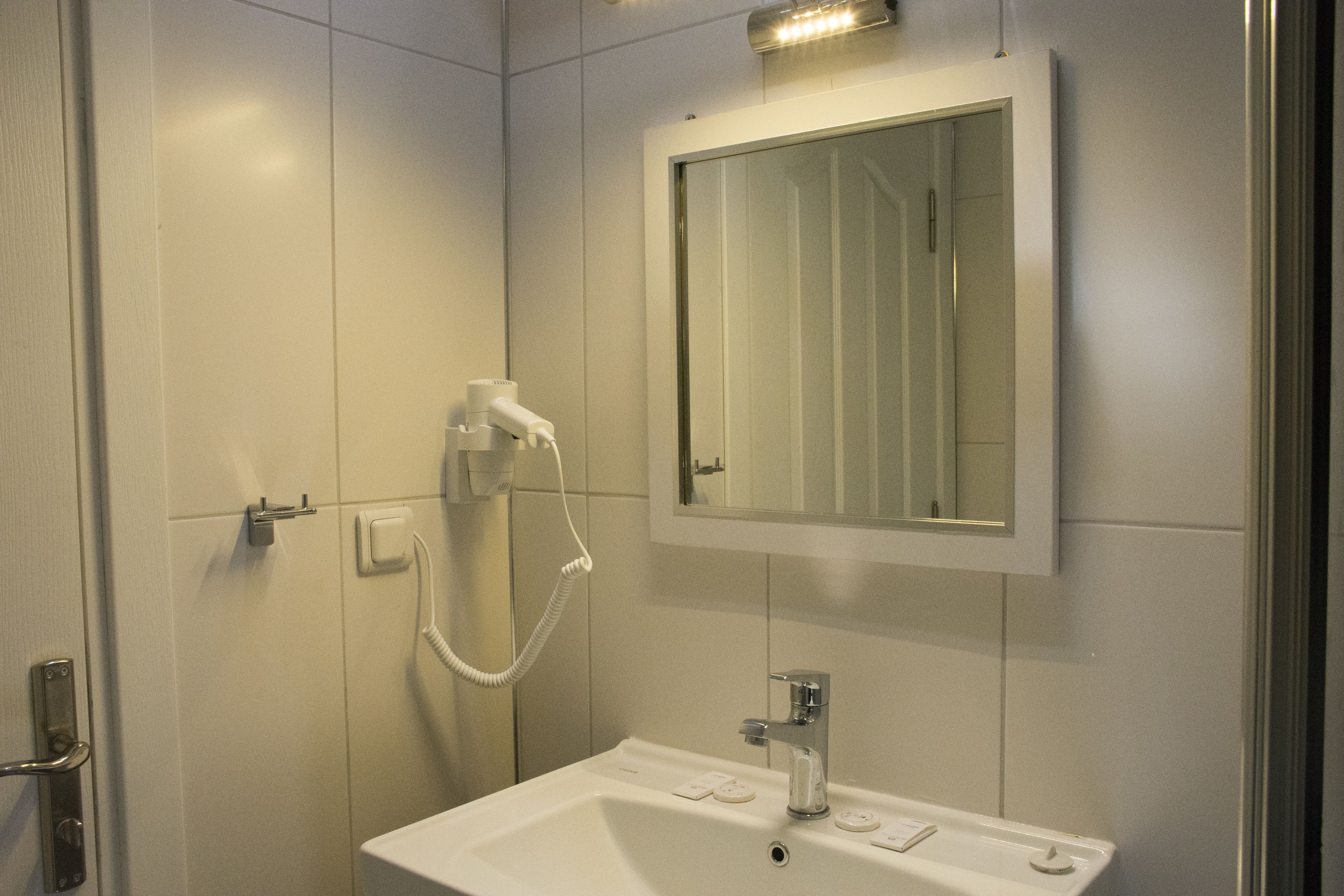 double room | bathroom sink