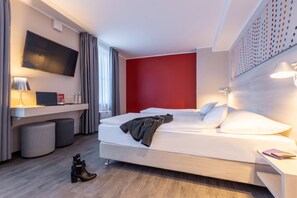 Desk, soundproofing, free WiFi, bed sheets - Serways Hotel Reinhardshain Nord (Gruenberg)