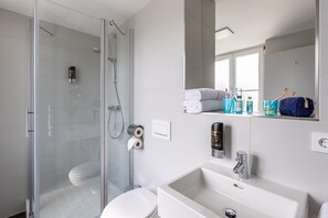 Dusch, hårtork och handdukar