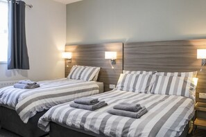 Individually decorated, iron/ironing board, free WiFi, bed sheets - Causeway Bay B&B and Apartments (Portrush)