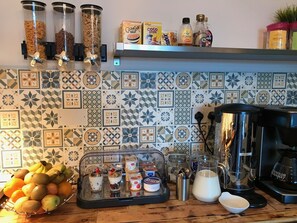 Desayuno de autoservicio incluido todos los días