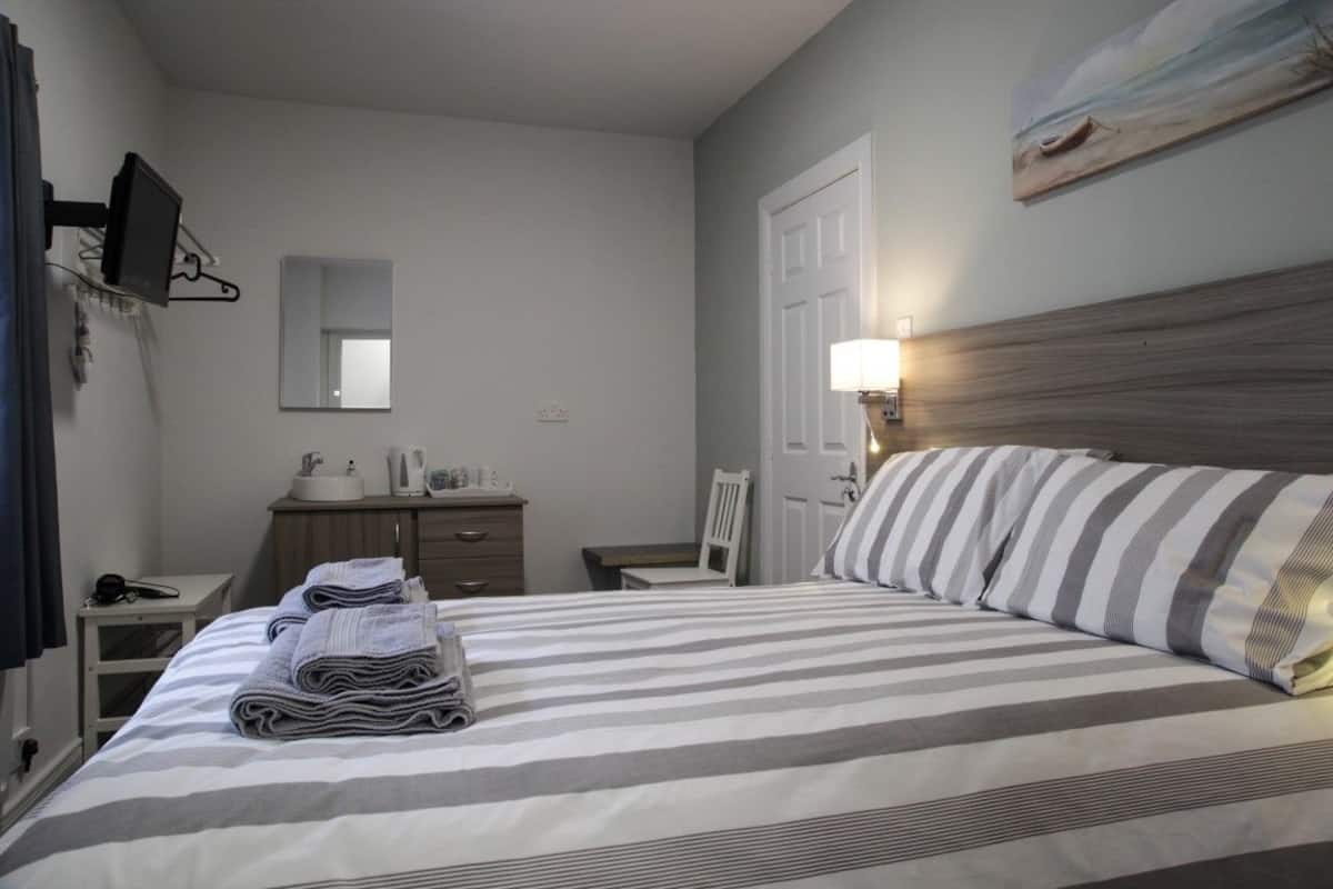 Standard Double Room | Iron/ironing board (on request), WiFi (free), individually decorated
