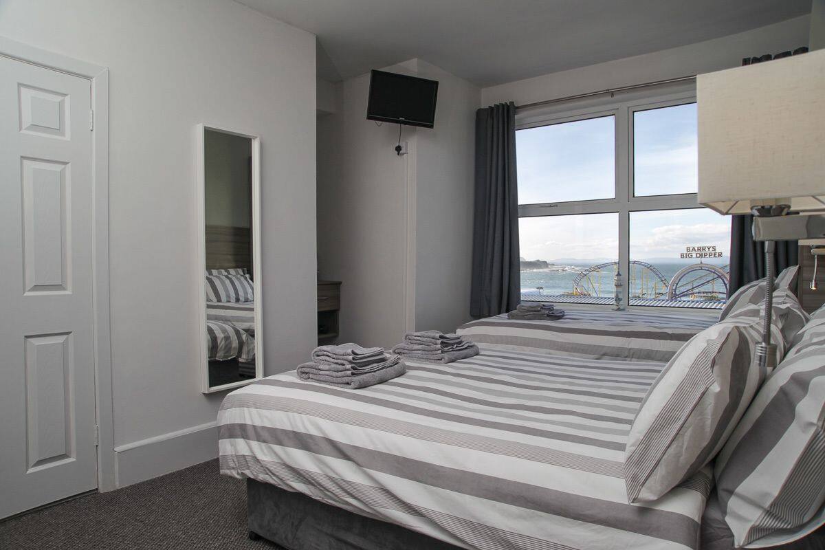 Standard Triple Room, Ensuite, Sea View | Iron/ironing board (on request), WiFi (free), individually decorated
