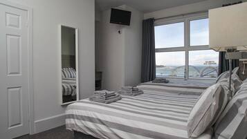 Standard Triple Room, Ensuite, Sea View | Individually decorated, iron/ironing board, free WiFi, bed sheets