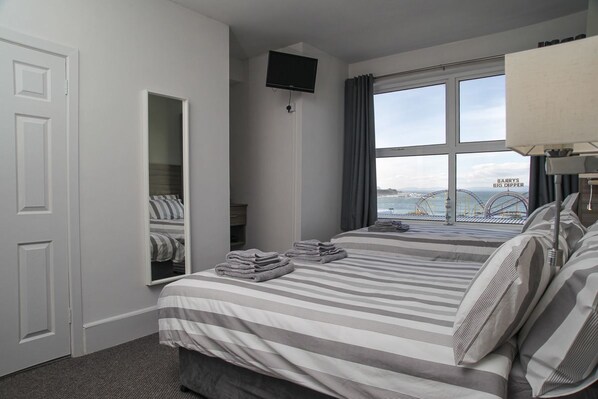 Standard Triple Room, Ensuite, Sea View | Iron/ironing board (on request), WiFi (free), individually decorated - Causeway Bay B&B and Apartments (Portrush)