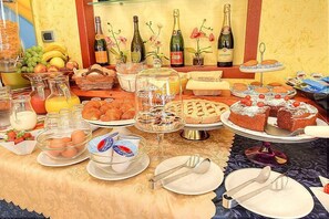 Desayuno buffet incluido todos los días