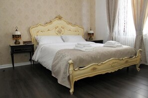 Blackout curtains, free cots/infant beds, free WiFi, bed sheets - Villa Nerone B&B (Lorenzana)