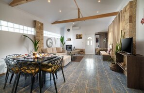 Elite villa | Woonruimte | Flatscreentelevisie