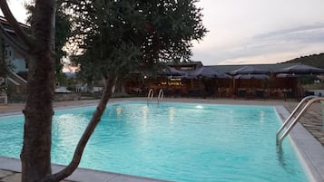 Seasonal outdoor pool