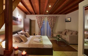 Family Deluxe Room | Premium bedding, in-room safe, laptop workspace, soundproofing