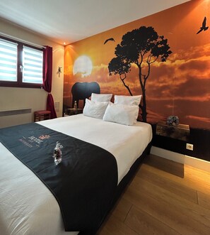 Individually decorated, individually furnished, desk, blackout drapes - Hôtel Les Paturelles  (Avesnelles)