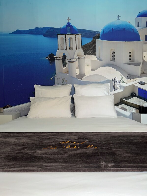 Design Room | Individually decorated, individually furnished, desk, blackout curtains - Hôtel Les Paturelles (Avesnelles)