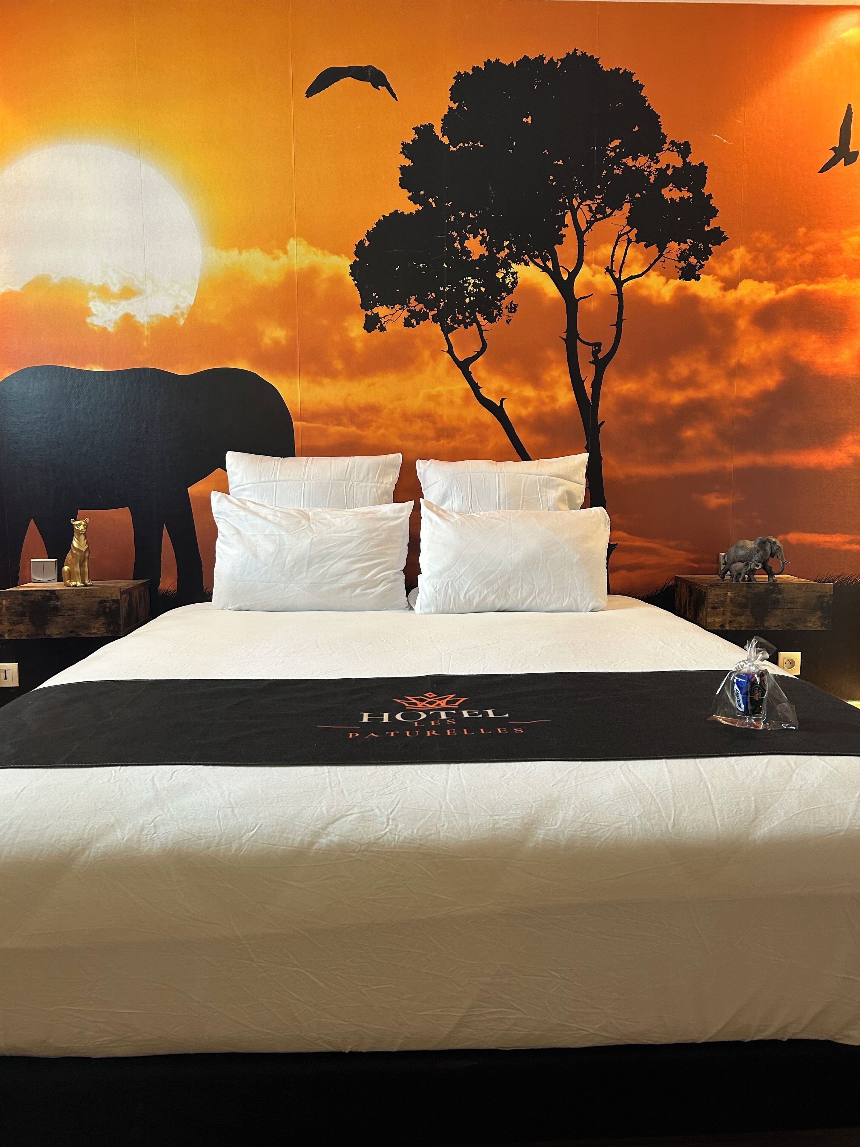 Decoración personalizada, muebles diferentes y escritorio 