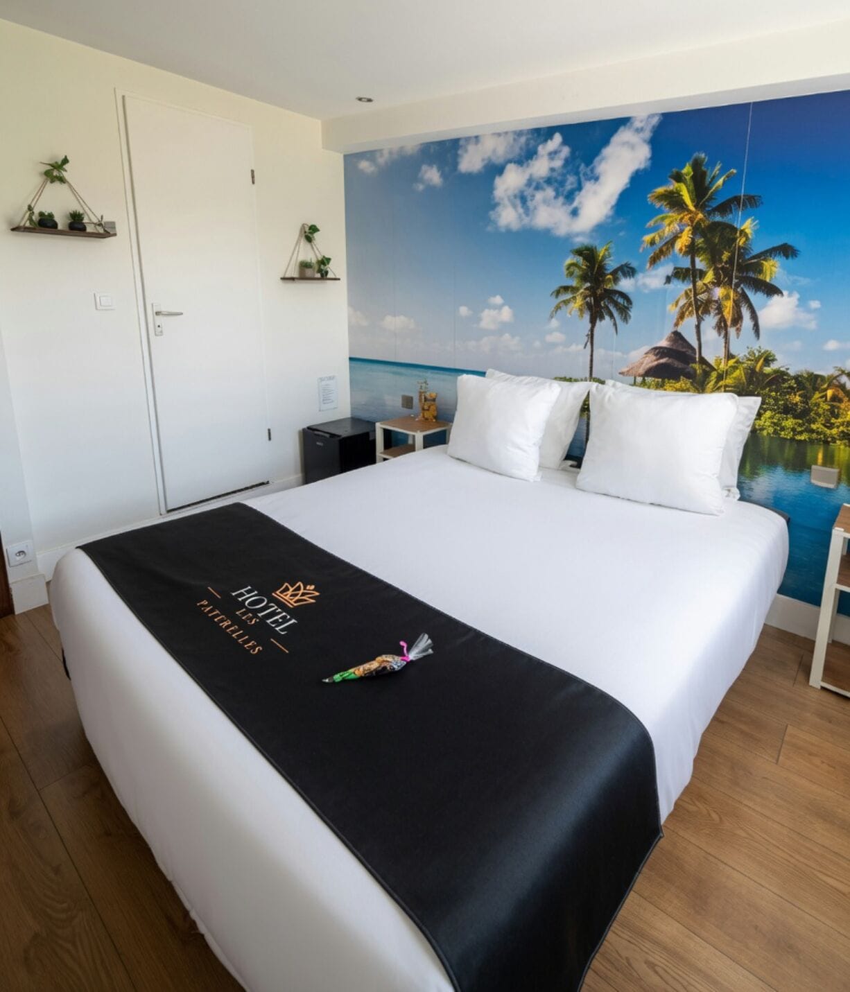 Design Room | Desk, blackout curtains, free WiFi, individually decorated