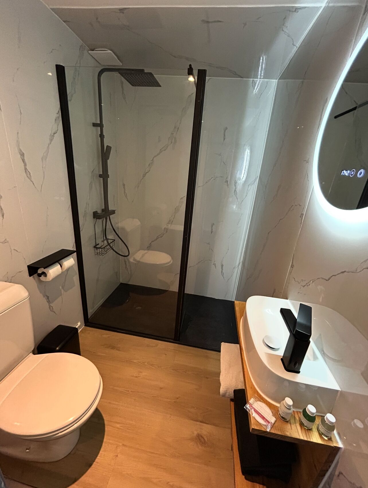 Douche, serviettes fournies