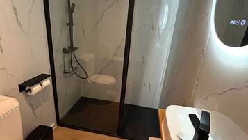 Douche, serviettes fournies